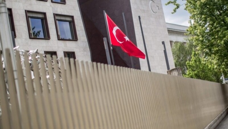 Die türkische Botschaft in Berlin (Bild: EPA)