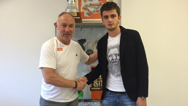 Neo-Rapidler Giorgi Kvilitaia mit Sportchef Andreas Müller (Bild: SK Rapid)