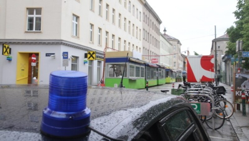 Der Tatort am Wiener Brunnenmarkt (Bild: APA/Herbert P. Oczeret)