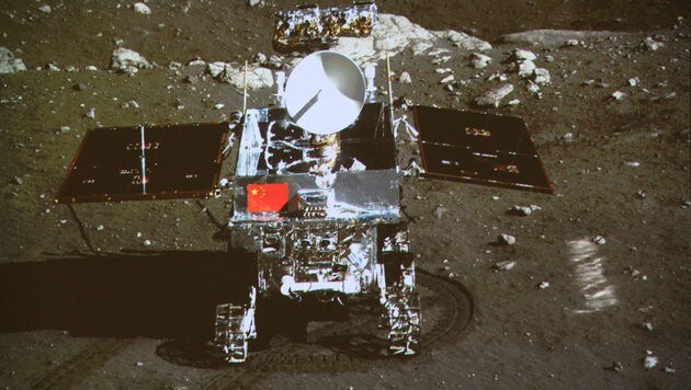 Der chinesische Rover „Yutu“ auf dem Mond (Bild: Associated Press)