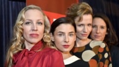 Nina Proll, Martina Ebm, Adina Vetter und Maria Köstlinger sind die "Vorstadtweiber". (Bild: APA/EPA/HERBERT NEUBAUER)