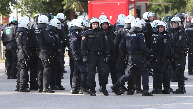 Polizeiaufgebot beim Hinspiel zwischen Austria Wien und Spartak Trnava (Bild: GEPA)