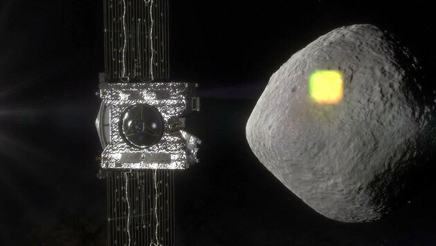 Künstlerische Illustration: Die Sonde OSIRIS-REx bei der Kartierung von Bennu (Bild: NASA/Goddard/University of Arizona)