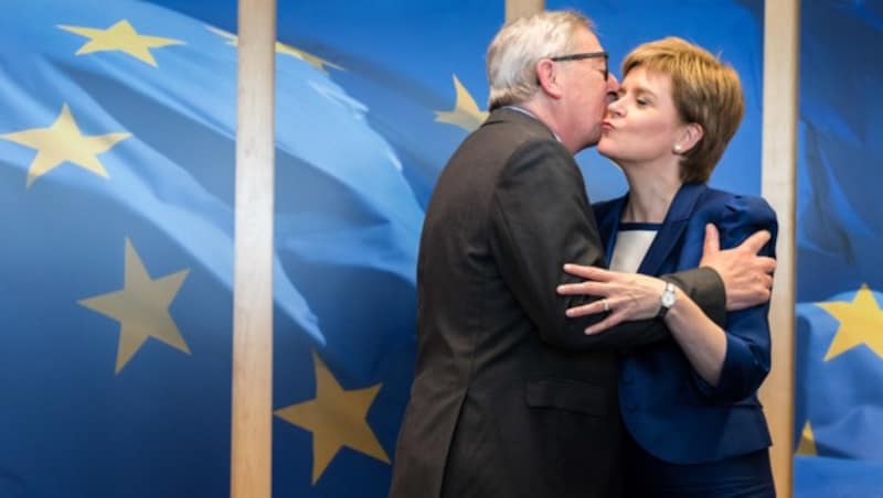 Herzliche Begrüßung für Schottlands Premierministerin Nicola Sturgeon (Bild: Associated Press)