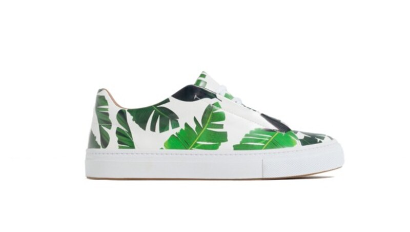 Sneakers mit Palmenprint (Bild: Zara)