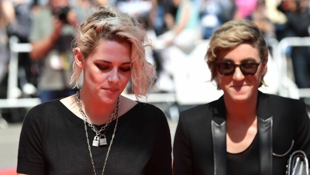 Kristen Stewart und Freundin Alicia Cargile bei den Filmfestspielen in Cannes (Bild: AFP)