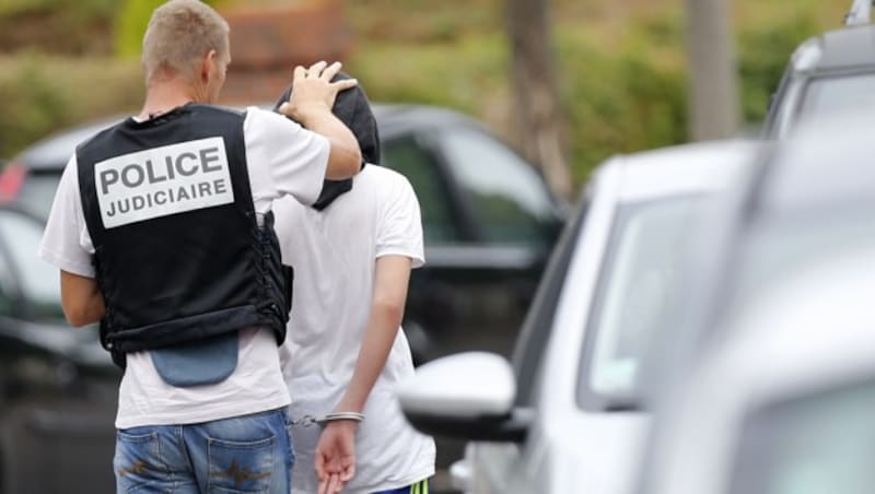 Kermiches jüngerer Bruder wurde am Dienstag kurzzeitig in Polizeigewahrsam genommen. (Bild: APA/AFP/CHARLY TRIBALLEAU)