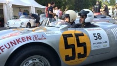 US-Schauspieler Patrick Dempsey im Porsche 550 Spyder vor dem Start der Ennstal Classic 2015 (Bild: APA/INGRID KORNBERGER)