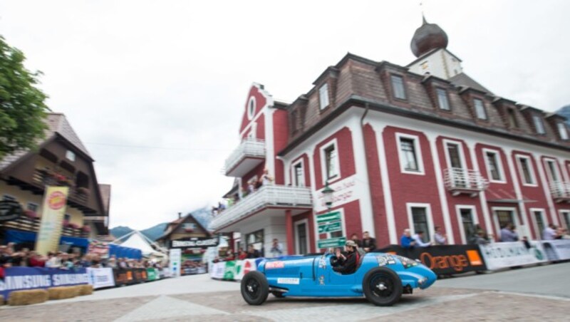 Dominique Baldy mit einem elahaye Jv46, Bj. 1938, im Rahmen der Ennstal Classic 2012 (Bild: APA/EXPA/JOHANN GRODER)