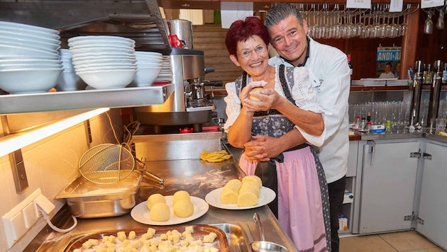 Andreas Wojta mit Mutter Gertrude (Bild: Starpix / Alexander Tuma)