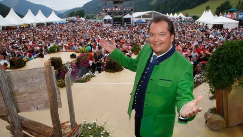 Von einem der besten bisherigen Open Air-Konzerte sprach Moderator und Hausherr Arnulf Prasch. (Bild: Uta Rojsek-Wiedergut)