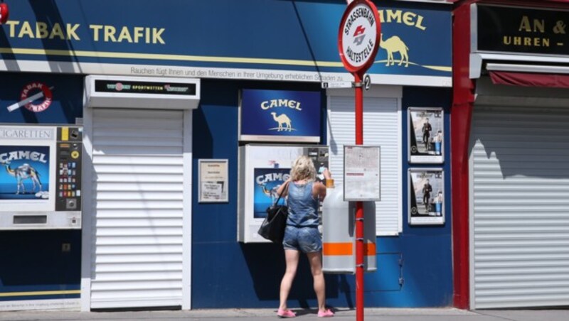 Eine der vielen Öffi-Stationen in der prallen Sonne (Bild: Zwefo)