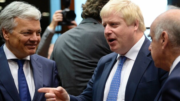 Boris Johnson im Gespräch mit seinen EU-Amtskollegen (Bild: APA/AFP/THIERRY CHARLIER)