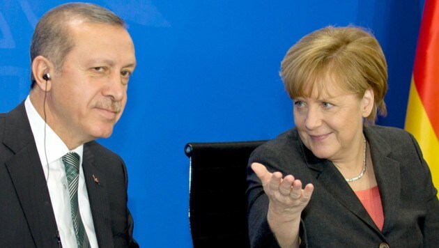 Merkel droht Erdogan (Bild: APA/dpa/Tim Brakemeier)
