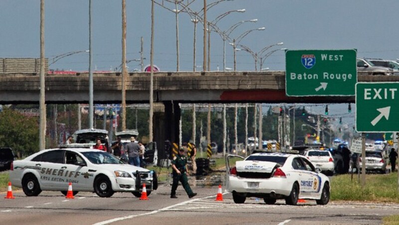 Abgeriegelte Ausfahrten auf dem Highway Richtung Baton Rouge nach den Schüssen auf Polizisten (Bild: ASSOCIATED PRESS)