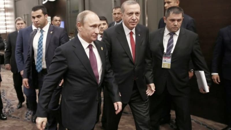 Die Beziehungen zwischen Putin und Erdogan wurden durch einen Jet-Abschuss auf die Probe gestellt. (Bild: APA/AFP/Hakan Goktepe)