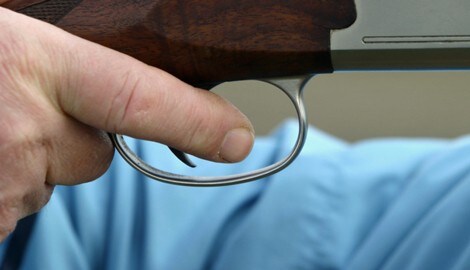 Aus einem Gewehr hatte sich der Schuss plötzlich gelöst (Symbolbild). (Bild: thinkstockphotos.de (Symbolbild))