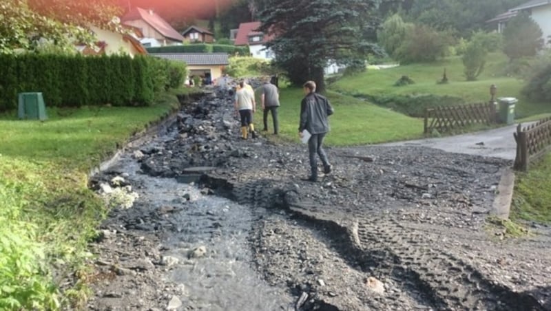 Eine Hangrutschung im Bereich St. Lorenzen im Paltental (Bild: APA/HBI WALTER DANKLMEIER)