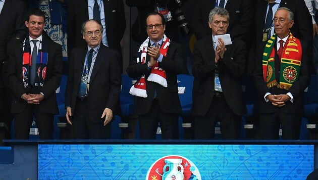 Der französische Präsident Hollande (Mitte). (Bild: APA/AFP/PHILIPPE DESMAZES)