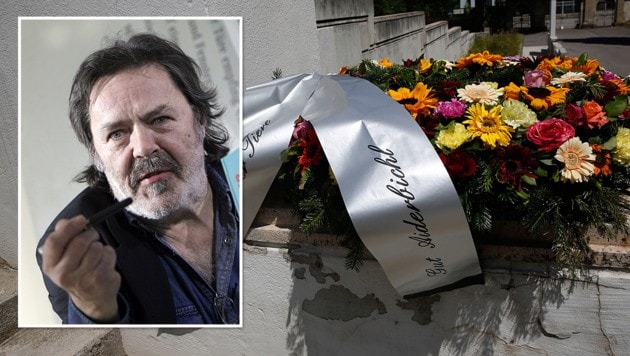 Manfred Deix fand seine letzte Ruhestätte am Wiener Zentralfriedhof. (Bild: Martin A. Jöchl, APA/AFP/dpa/ARNO BURGI)