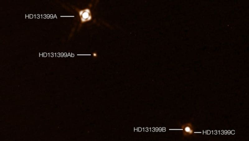 Die direkte Abbildung von HD 131399Ab im Dreifach-Sternsystem HD 131399 (Bild: ESO/K. Wagner et al.)