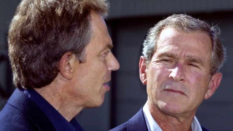 Tony Blair und George W. Bush in einer Aufnahme aus dem Jahr 2002 (Bild: AFP)