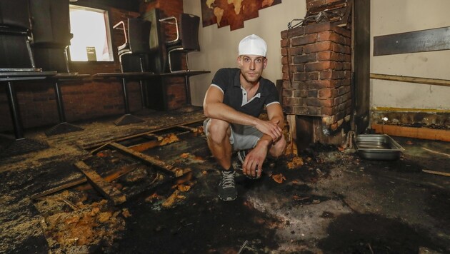 Stephan Liebing auf dem Podest, unter dem der Brand ausbrach (Bild: Markus Tschepp)