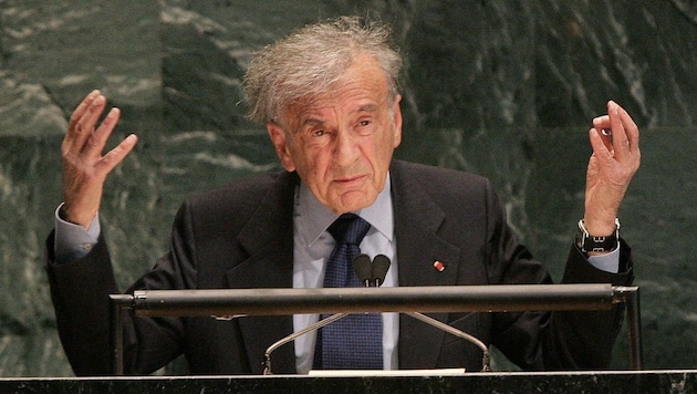 Elie Wiesel während einer Rede vor der UNO-Vollversammlung im Jahr 2005 (Bild: APA/AFP/DON EMMERT)