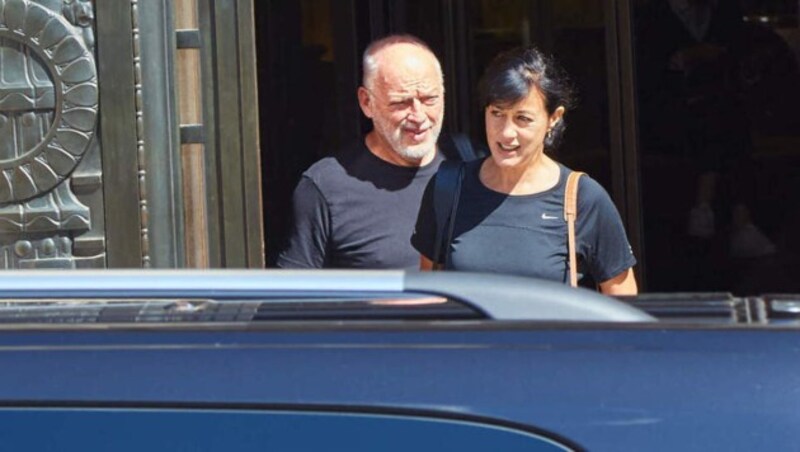 David Gilmour verlässt mit seiner Frau Polly Samson das Hotel Park Hyatt. (Bild: Starpix/ Alexander TUMA / SPY)