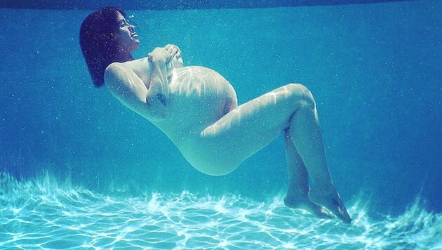 Dieses Babybauchfoto veröffentlichte Alanis Morissette jetzt auf Instagram. (Bild: instagram.com/alanis)
