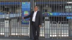 Salim Toorabally vor dem Stade de France (Bild: "Krone")