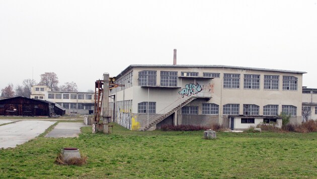 Die Gebäude der ehemaligen Gerberei werden dekontaminiert und dann zurückgebaut. (Bild: Kronen Zeitung)