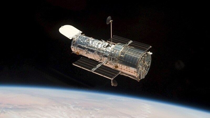 Das Weltraumteleskop "Hubble" im Erdorbit (Bild: NASA)