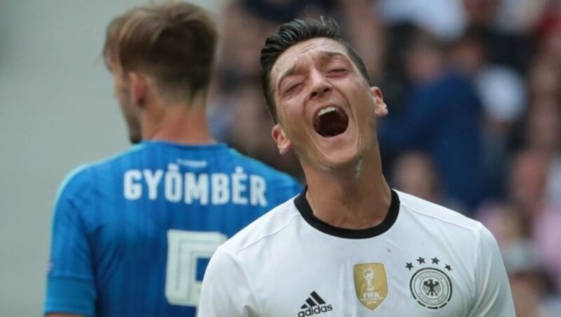 Mesut Özil vergab zu Beginn einen Elfmeter (Bild: AFP)