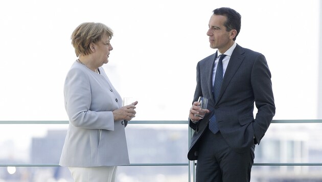 Merkel und Kern im Gespräch (Bild: APA/BKA/ANDY WENZEL)