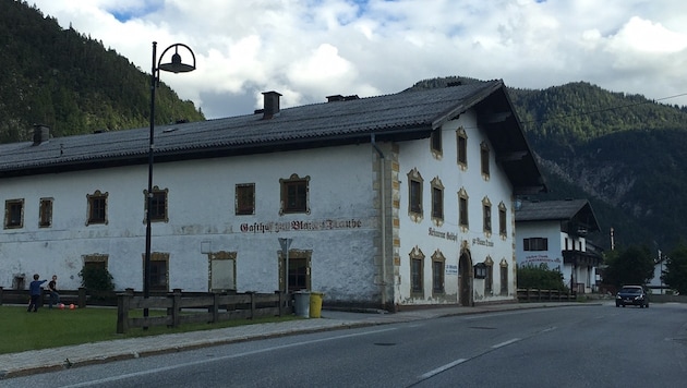 In diesem Gasthaus in Scharnitz spielten sich angeblich die Sexszenen ab. (Bild: Philipp Neuner)