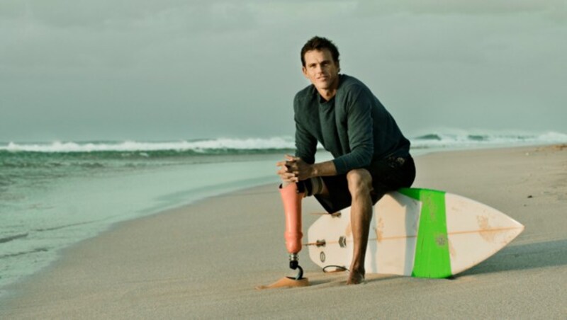 Surfer Mike Coots, der bei einem Haiangriff sein Bein verlor (Bild: H&M)