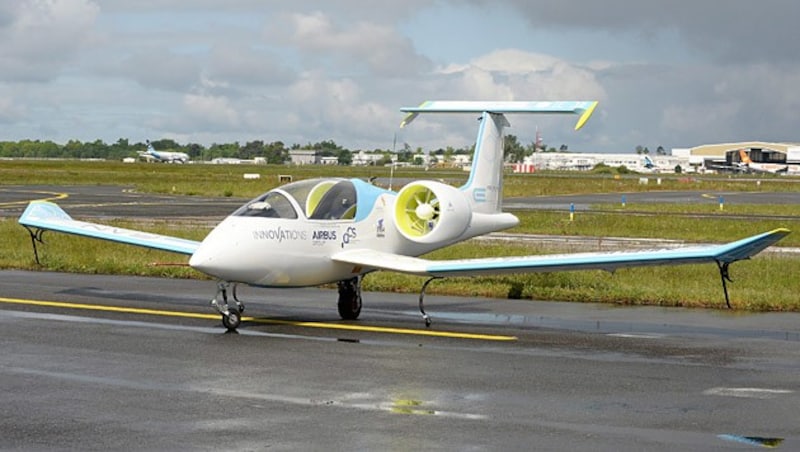 Das Airbus-Elektroflugzeug E-Fan (Bild: APA/EPA/Caroline Blumberg)