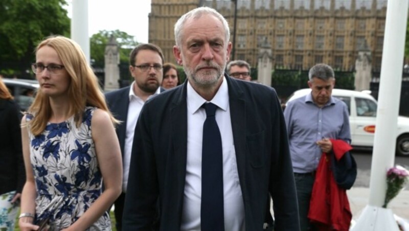 Der schwer gezeichnete Labour-Vorsitzende Jeremy Corbyn (Bild: APA/AFP/DANIEL LEAL-OLIVAS)