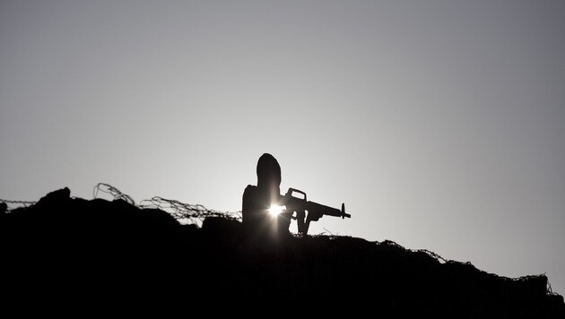 Ein IS-Kämpfer in Syrien (Bild: AP)