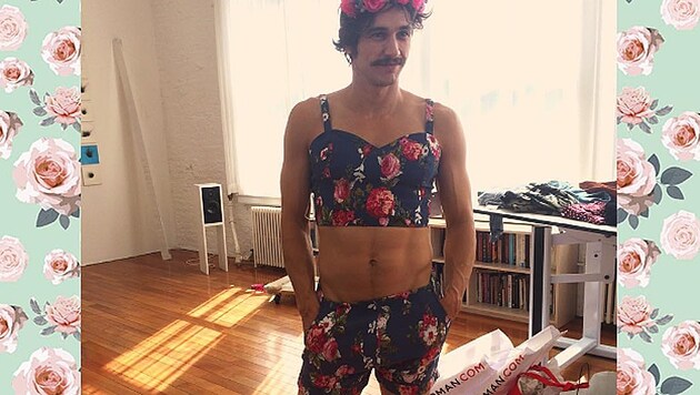 James Franco trägt in diesem Sommer Blümchen-Bikini. (Bild: instagram.com/jamesfrancotv)