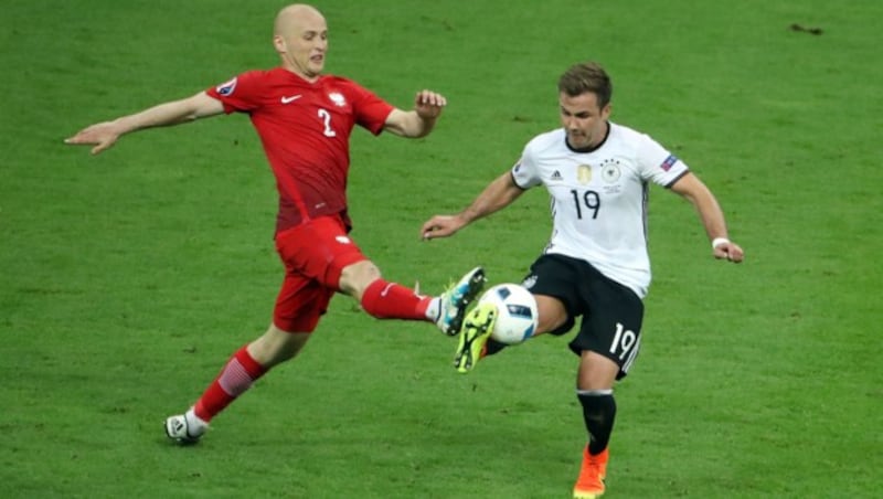 Michal Pazdan und Mario Götze (Bild: AFP)