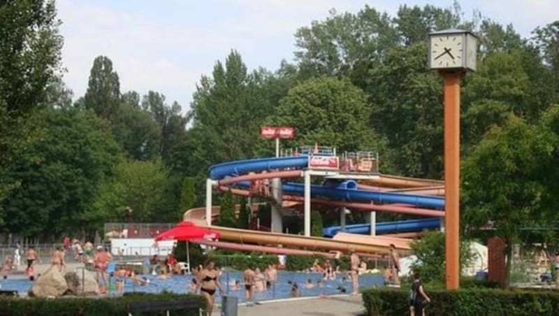 Das beliebte Sommerbad im Prater bekommt mit der einzigartigen mobilen Stahlhalle eine neue Attraktion. (Bild: Praterstern)