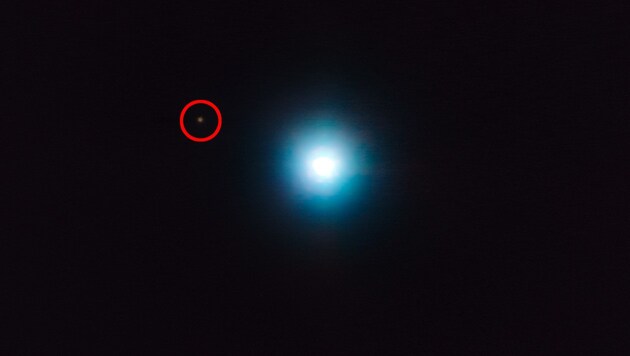 Der Exoplanet CVSO 30c (rot markiert) und sein Zentralstern (Bild: ESO/Schmidt et al.)