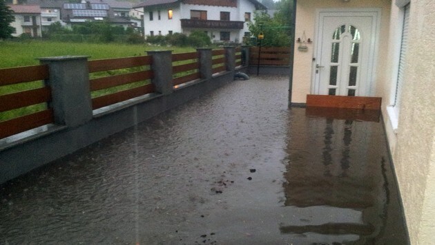 Bei Starkregen wird das Haus von Thomas Hüttner aus Gmunden (OÖ) immer wieder überschwemmt. (Bild: Thomas Hüttner)