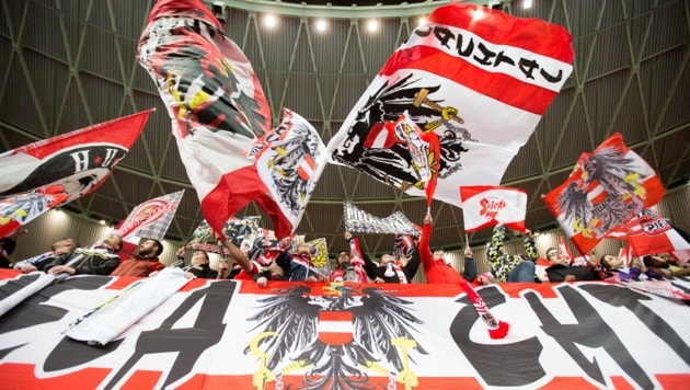 Österreichs Fußball-Fans dürfen sich auf die 4. EM-Teilnahme unseres Teams freuen ... (Bild: APA/GEORG HOCHMUTH)