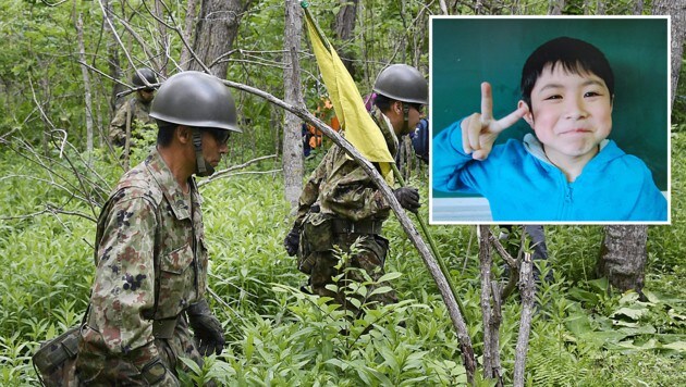 Yamato Tanooka (kl. Bild) wurde unverletzt wiedergefunden. (Bild: APA/AFP/JIJI PRESS, ASSOCIATED PRESS)