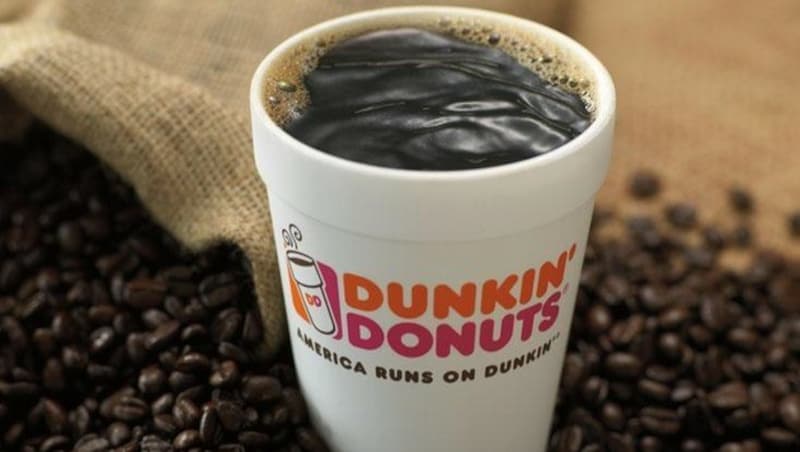 Ein heißer Kaffee brachte der Klägerin einen wochenlangen Spitalsaufenthalt ein. (Bild: Dunkin' Donuts)