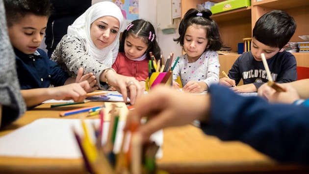 Kinder von Asylwerbern werden in der Gemeinde Waidhofen an der Thaya ausgegrenzt. (Bild: DPA)