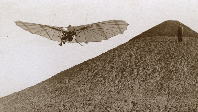 Otto Lilienthal beim Flug vom Fliegeberg in Berlin anno 1894 (Bild: Otto-Lilienthal-Museum Anklam)